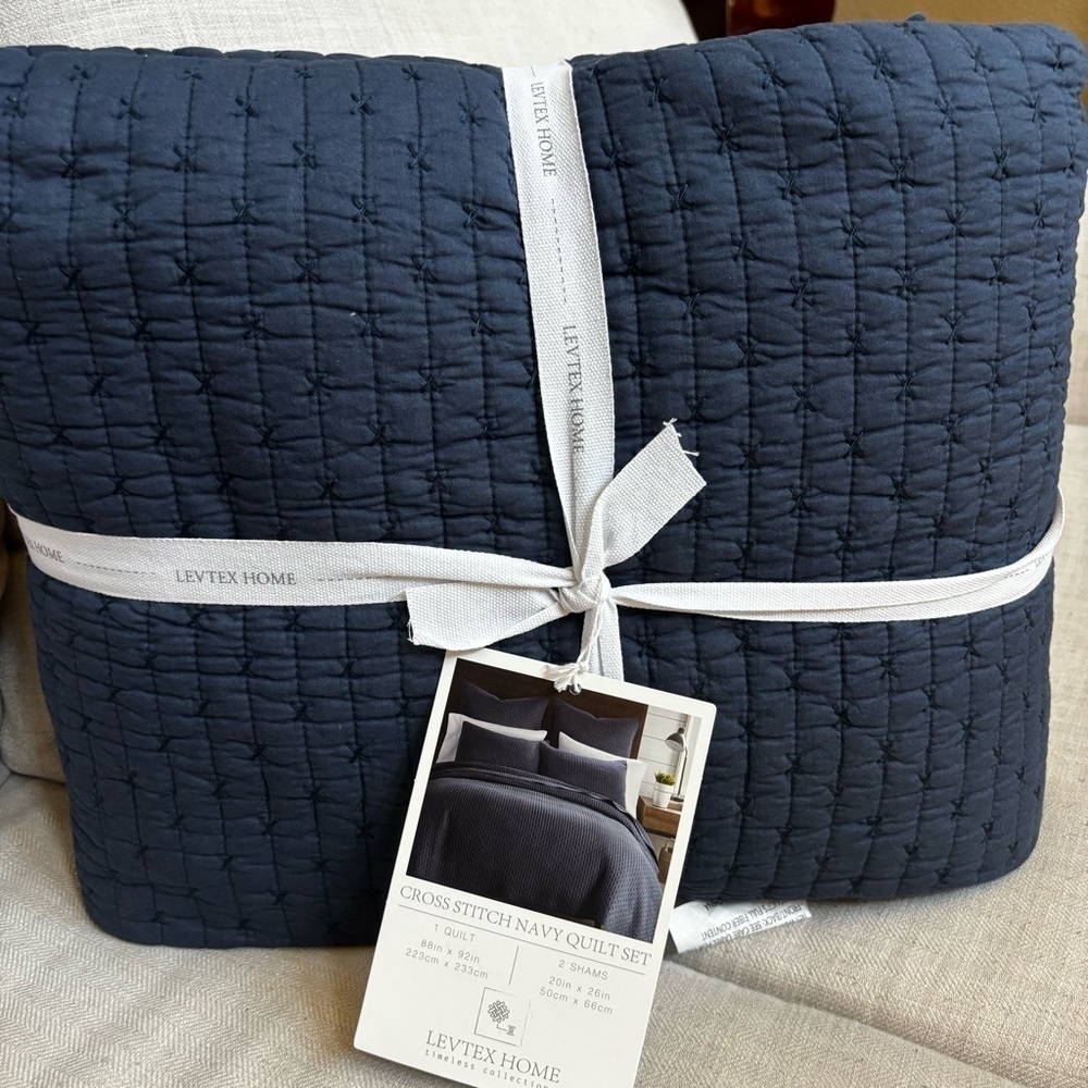 Levtex Home Cross Stitch Reversible Full/Queen Quilt Set 88x92in 2 Pillow Shams - Picture 7 of 11